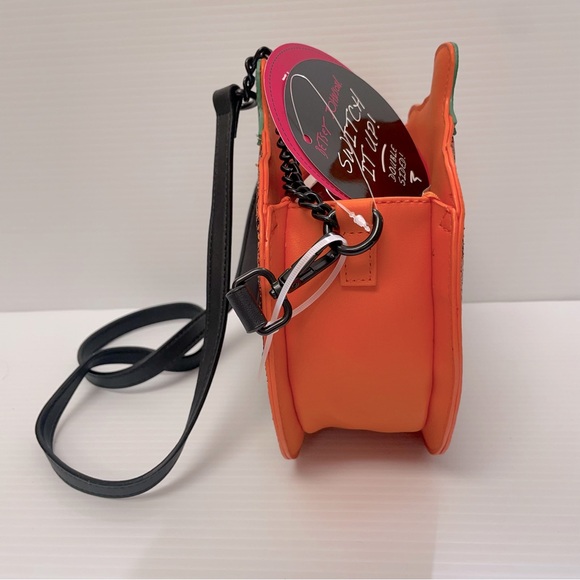 NWT Betsey Johnson Glow In The Dark Halloween Pumpkin Purse - Picture 6 of 14